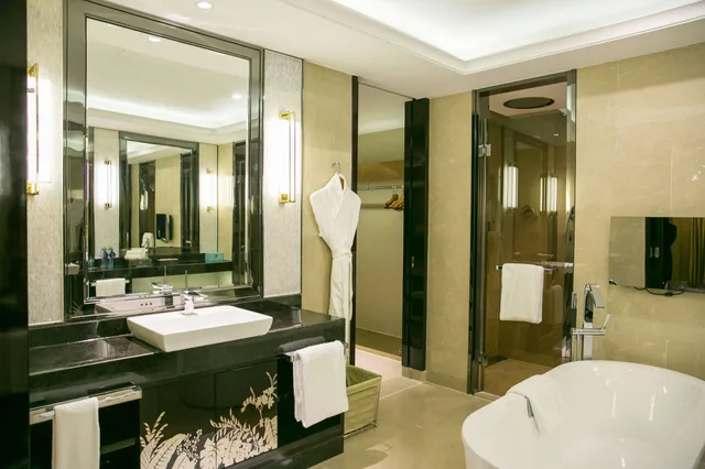 Room, Twin Beds, Ocean View, Hilton Haikou Residences 4/11