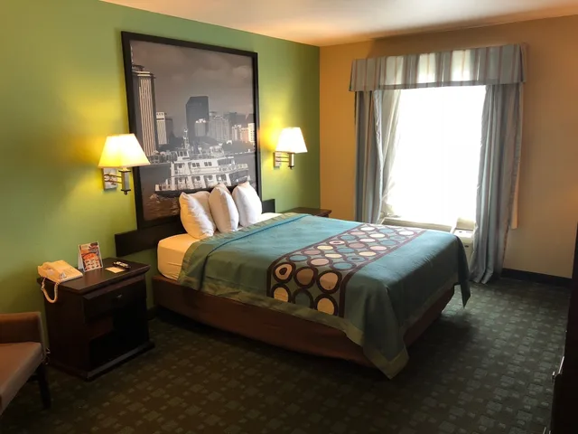 غرفة قياسية بسرير كوين لذوي الإعاقة، Super 8 By Wyndham Lake Charles Sulphur 2/8