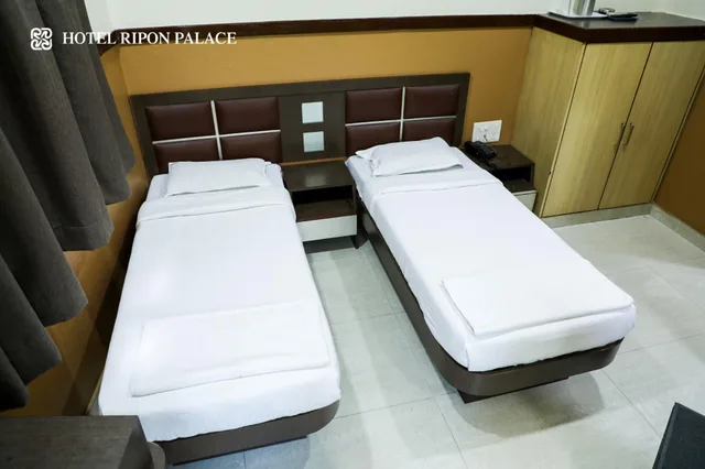 غرفة ديلوكس ثلاثية بسرير مزدوج وسرير فردي، Oyo Rooms Mumbai Central 2/4