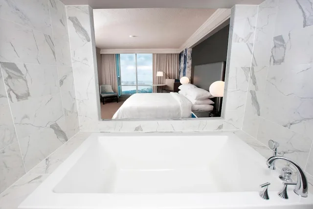 غرفة بريميير بسرير كينج بإطلالة، Niagara Falls Marriott on The Falls 5/5