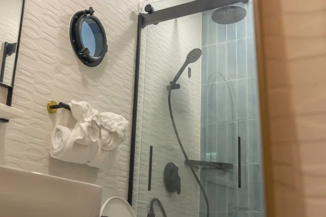 Signature Cottage One Queen, Travellers Beach Resort 5/5