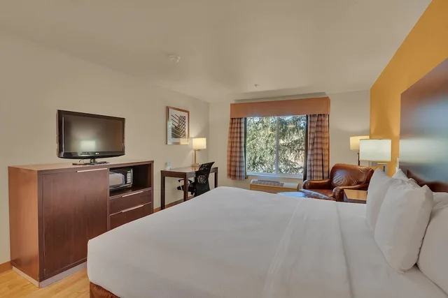 غرفة قياسية بسرير كينج، Quality Inn near Six Flags Discovery Kingdom - Napa Valley 3/6