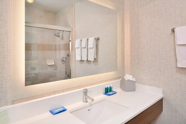 غرفة قياسية بسريرين مزدوجين، Holiday Inn Express Walnut Creek 3/3