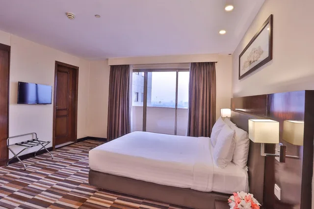 غرفة ديلوكس بسرير كوين، Avari Xpress Gulberg Lahore 4/10