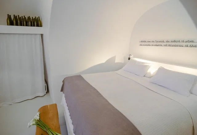 Suite, King Bed, Caldera View, Sofa, Hot Tub، IKIES Santorini 4/10