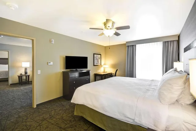 2 Bedrooms, Suite, King Bed, 1 King or 2 Queen Beds, 2 Queen Beds, Sofa, Accessible، Homewood Suites By Hilton Phoenix Tempe Asu Area 2/8