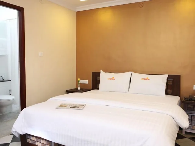 غرفة سوبيريور بسرير كينج، MEENAKSHI'S SUNSHINE HOTEL 2/2
