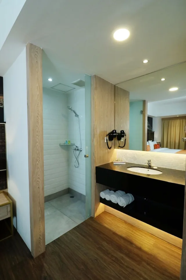 جناح بسرير كينج بشرفة، Bigland Hotel Bogor 9/10