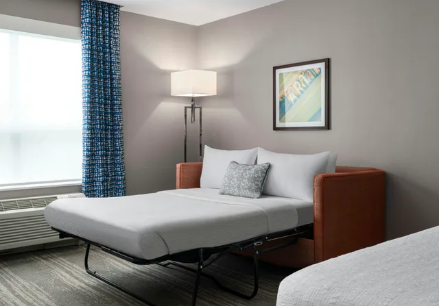 غرفة بسرير كينج مع أريكة، Hampton Inn And Suites Worcester Ma 1/3
