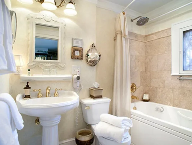 Kensington, Garden, King Bed، Abbington Green Bed &amp; Breakfast Inn 6/6