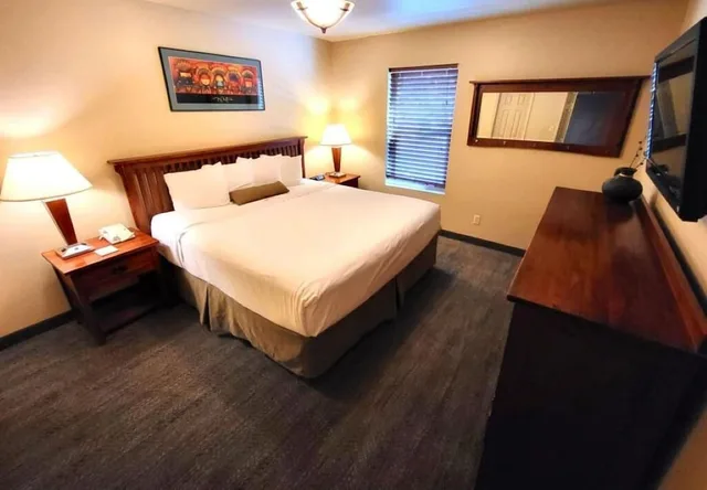 1 Bedroom, Loft, King Bed, Murphy Bed, Sofa، Villas of Sedona, a VRI resort 1/4