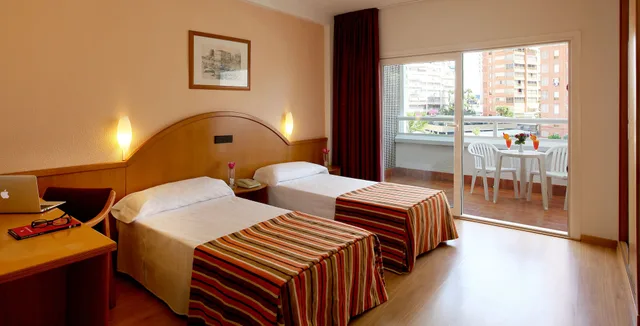 غرفة بسرير مزدوج بإطلالة على المدينة بشرفة، Poseidon Resort 3/9