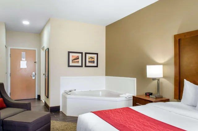 Room, Double Bed, Comfort Inn & Suites Covington - Mandeville 1/4