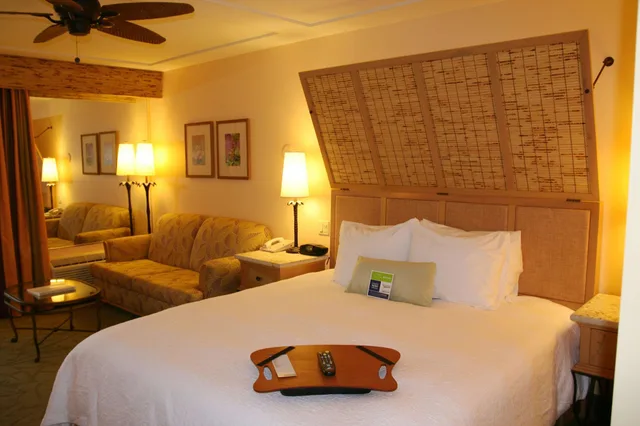 Study, King Bed, Garden View, Sofa, Balcony، Hampton Inn Key Largo 1/4