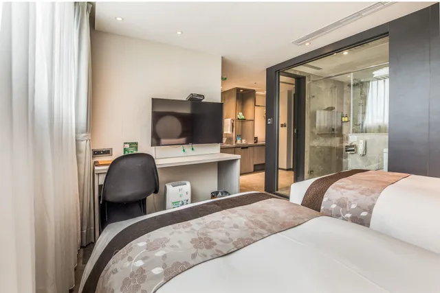 غرفة ديلوكس بسريرين منفصلين بإطلالة على المدينة بشرفة، Green World Hotel Songshan 1/7