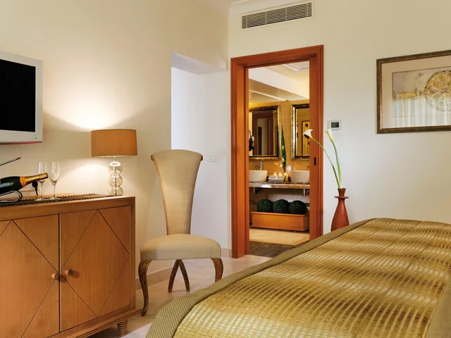 غرفة كلاسيكية بسرير مزدوج بإطلالة على المدينة، Movenpick Resort and Marine Spa Sousse 9/9