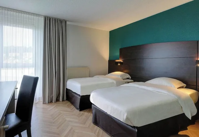 غرفة بسريرين منفصلين، B&B HOTEL Montbeliard-Sochaux 1/3
