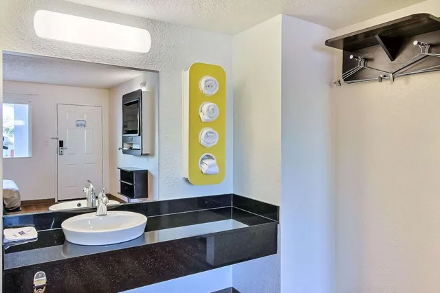 غرفة ديلوكس بسرير كوين، Motel6 Campbell, CA - San Jose 7/8