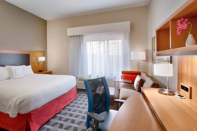 استوديو بسرير كينج مع أريكة لذوي الإعاقة، Towneplace Suites Elko 1/8