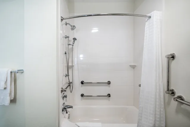جناح استوديو بسرير كينج لذوي الإعاقة، Candlewood Suites Nashville - Franklin 2/2
