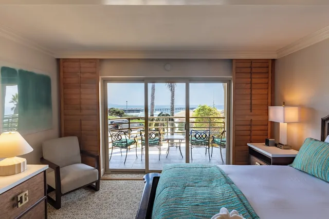جناح جونيور بسرير كينج بإطلالة جزئية على البحر مع أريكة، Pacific Terrace Hotel 3/8