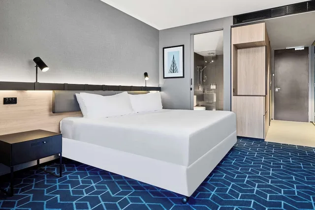 Deluxe, Twin Beds, Vibe Hotel Melbourne Docklands 2/5