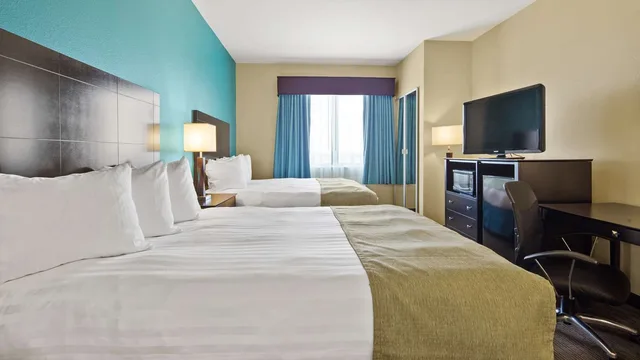 غرفة بسريرين كوين بحوض استحمام لذوي الإعاقة، Best Western Lindsay Inn Suites 1/1
