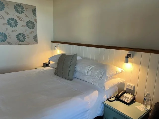 Studio, Queen Bed, Pet Friendly, The Waterfront Wynyard 2/4