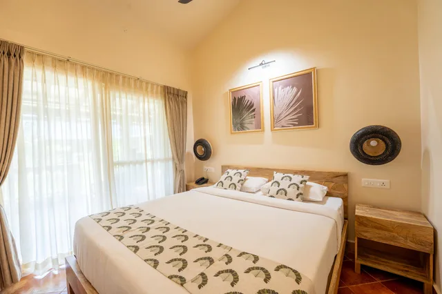 Tropical, Queen Bed، C'roque Beach Resort 2/3