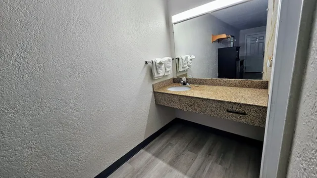 غرفة بسريرين مزدوجين، Budget Inn 6/6