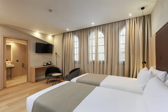 غرفة سوبيريور ثلاثية مفردة، Gran Hotel Barcino 1/10