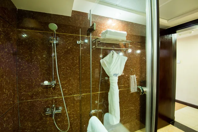 غرفة قياسية بسرير كينج، Caesar Hotel Oman 7/7
