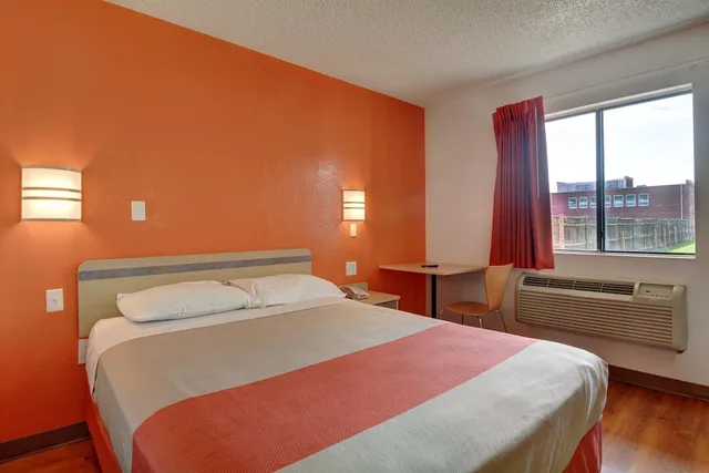 غرفة ديلوكس بسرير كينج للمدخنين، Motel6 Wethersfield, CT - Hartford 6/10