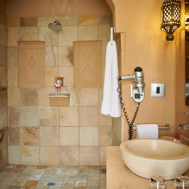 غرفة قياسية بسرير مزدوج، The Royal Elephant Hotel Conference Centre 3/6
