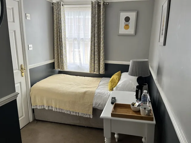 غرفة مفردة بسرير فردي، The Ship Hotel 1/3
