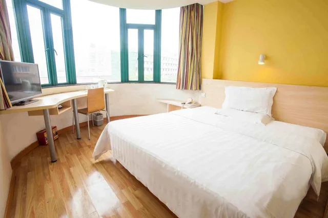 غرفة قياسية بسرير مزدوج، 7 Days Inn Shenzhen Longhua Branch 2/4