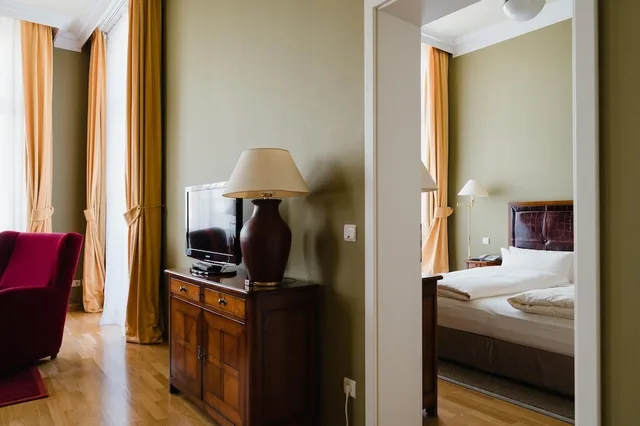 جناح ديلوكس بسرير كوين، Louisas Place Hotel 1/9