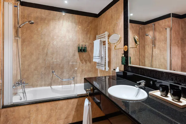 غرفة سوبيريور بإطلالة على المسبح، Melia Madrid Barajas 9/9