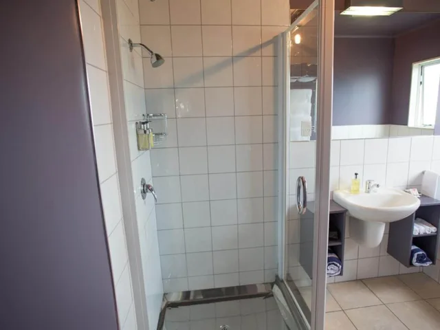 Petite, Suite, Queen Bed، Asure Colonial Lodge Motel 7/8