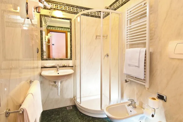 Relax, Quadruple, Double and Twin Beds, Hotel Le Querce 8/8