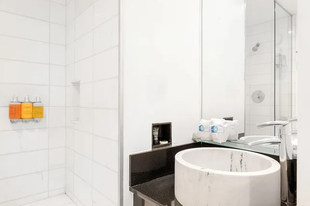 جناح بسرير كينج بغرفة نوم واحدة، The O Hotel, Trademark Collection by Wyndham 5/9