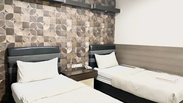 غرفة سوبيريور بسريرين منفصلين للمدخنين، Grand Krakatau Hotel Serang 2/4