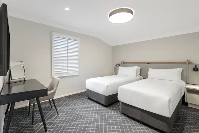 جناح، CROWNE PLAZA HAWKESBURY VALLEY 2/3