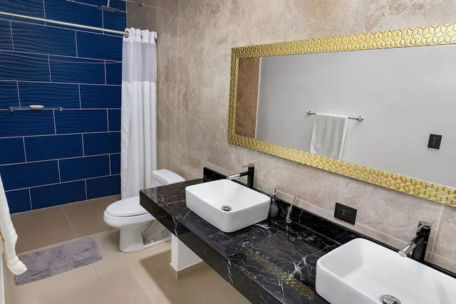 شقة فاخرة بسريرين كينج بإطلالة على البحر بغرفة نوم واحدة مع أريكة، Angelina 28 Beachfront by Nah Hotels 3/3