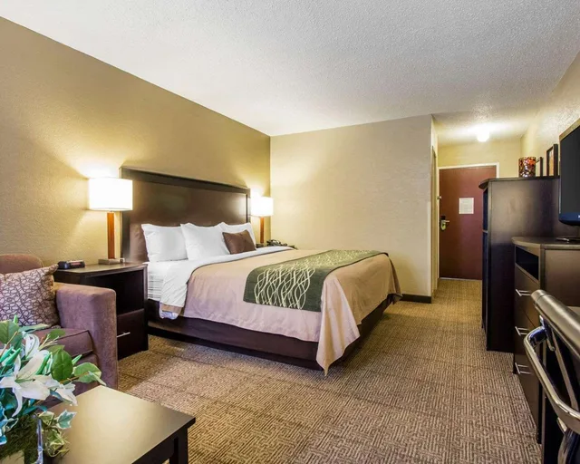 غرفة بسرير كينج، Quality Inn Harlan, KY 2/3