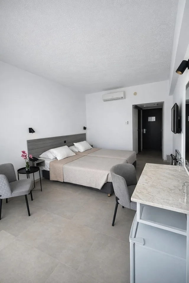 غرفة بسرير كوين بإطلالة على الجبل، Navarria Hotel 4/10