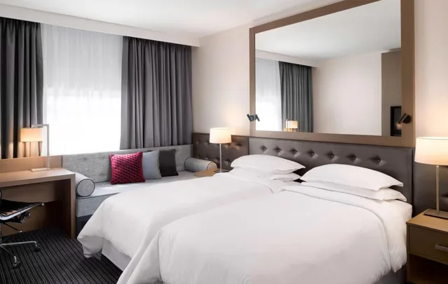 غرفة ديلوكس بسرير مزدوج، Sheraton Heathrow Hotel 1/4