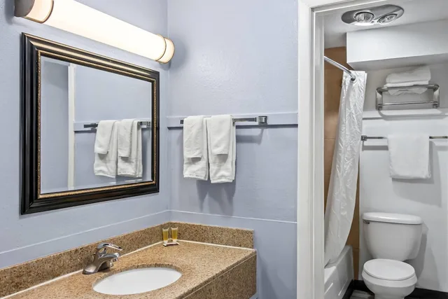 غرفة بسريرين كوين، Travelodge by Wyndham Las Vegas NM 3/3
