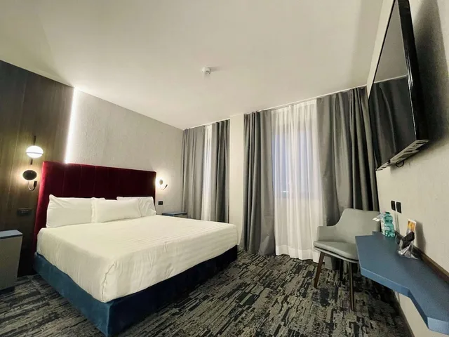 Superior, Double Bed, Mercure Rome Leonardo Da Vinci Airport 5/10