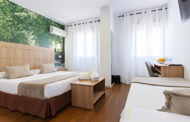 غرفة بسرير مزدوج مع سرير إضافي، Hotel El Tajo and Spa 9/10